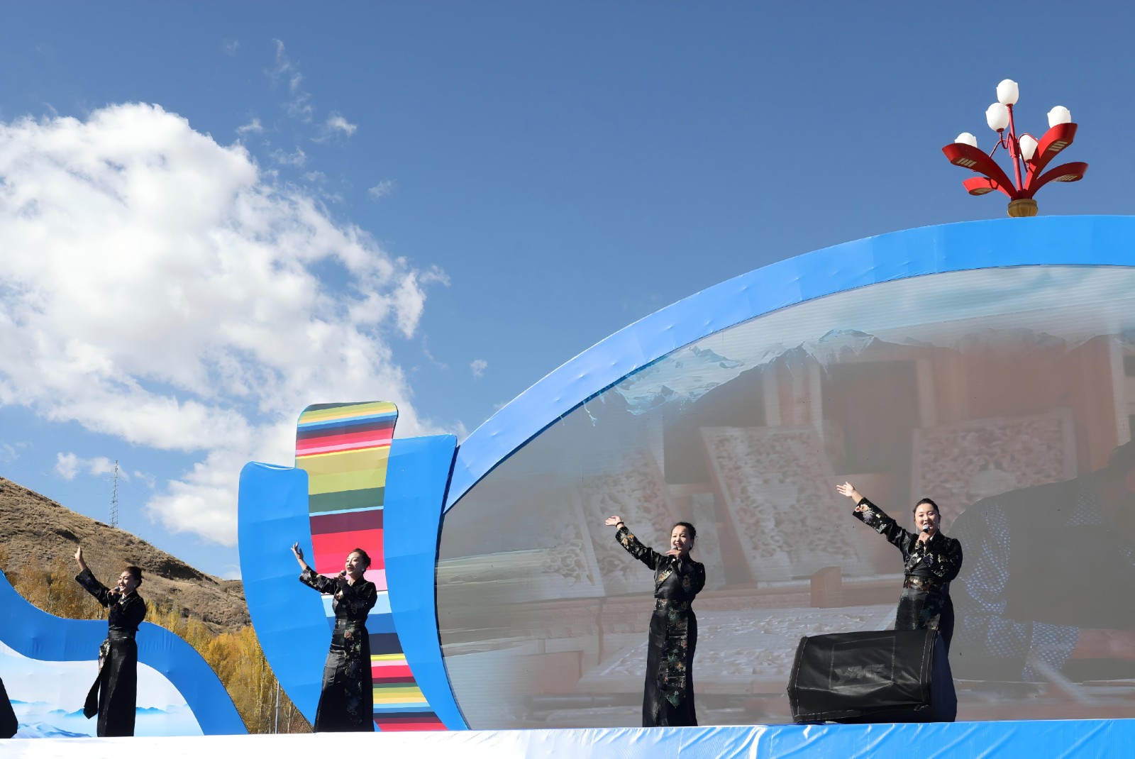 图为开幕式文艺表演 (7).jpg