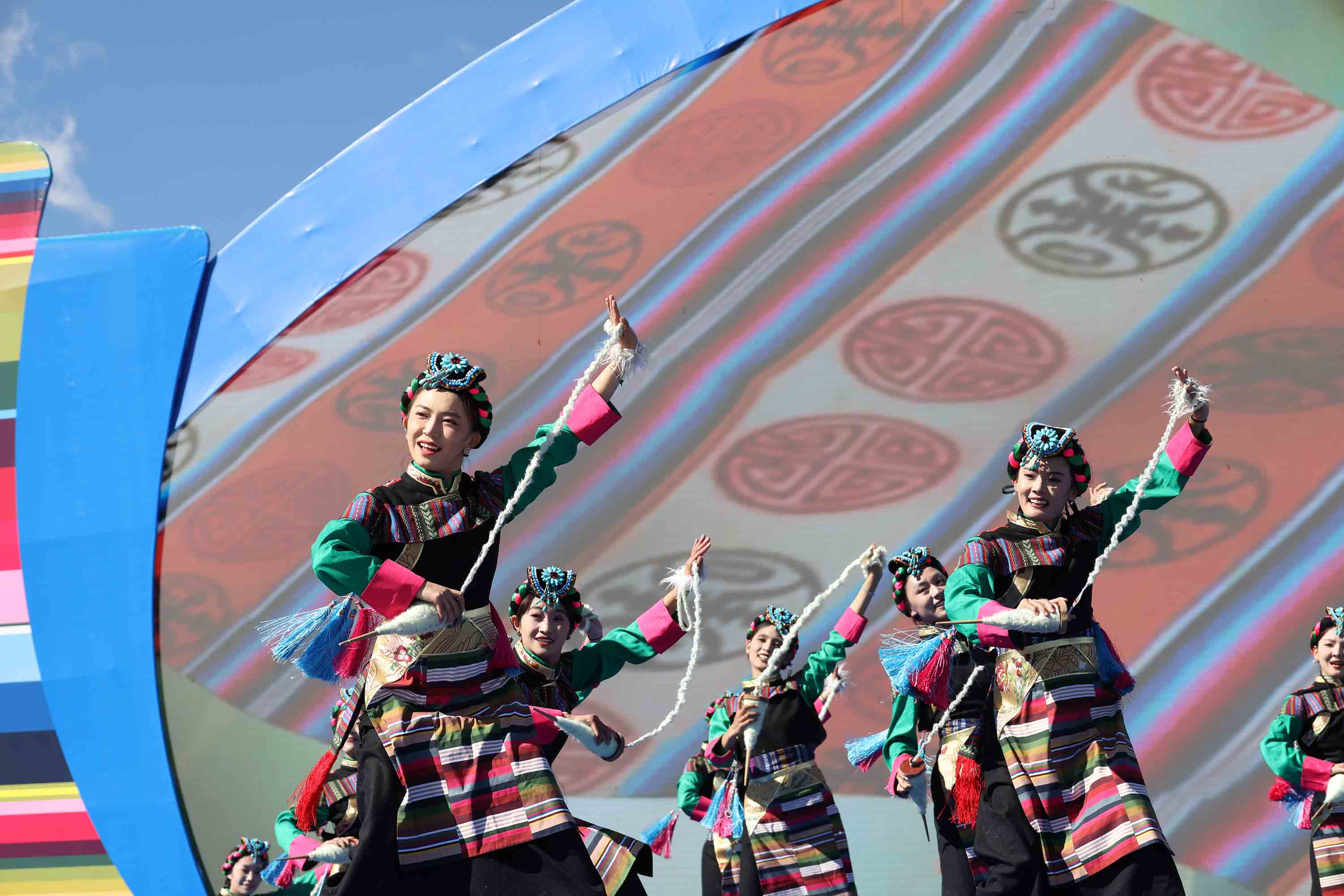 图为开幕式文艺表演 (2).jpg