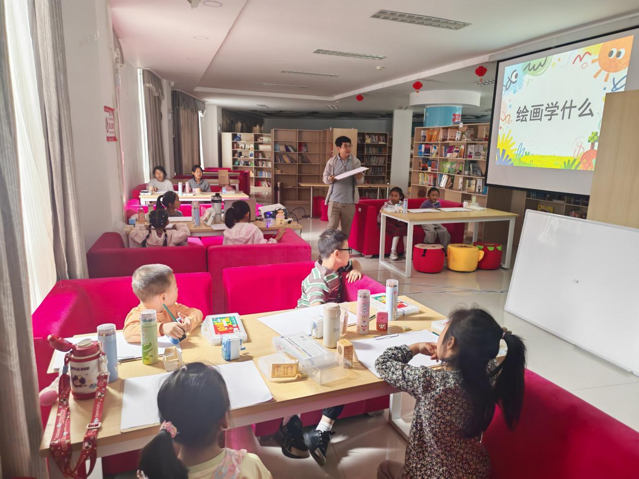 加查县第三期幼儿绘画、剪纸启蒙公益性培训班顺利开班.png