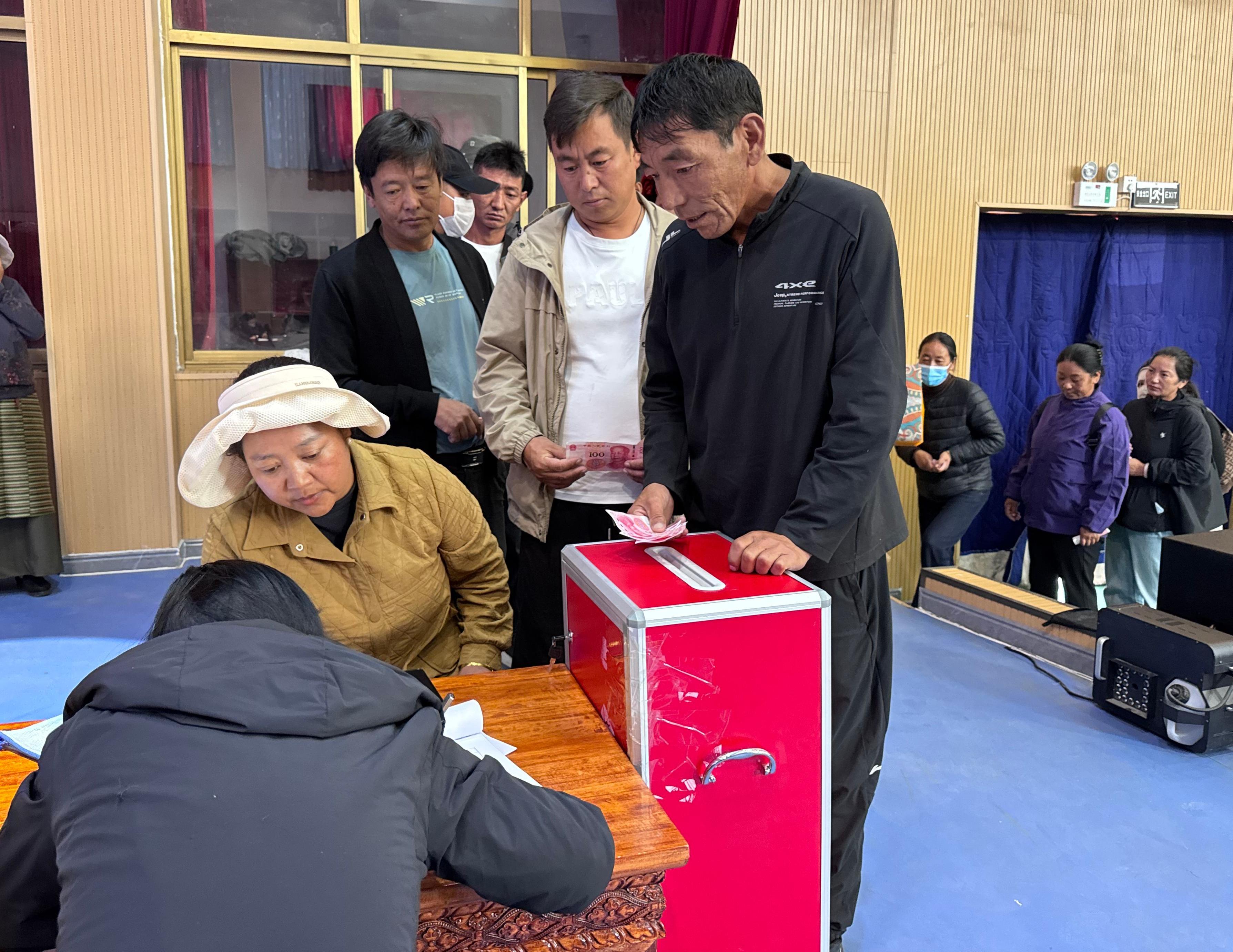 图为捐款环节 (2).jpg