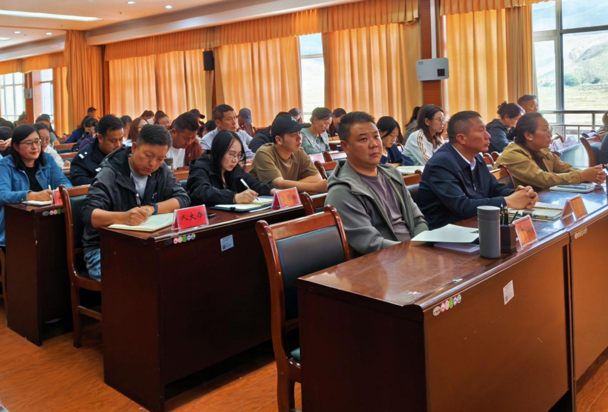 图为专题讲座现场 (1).jpg