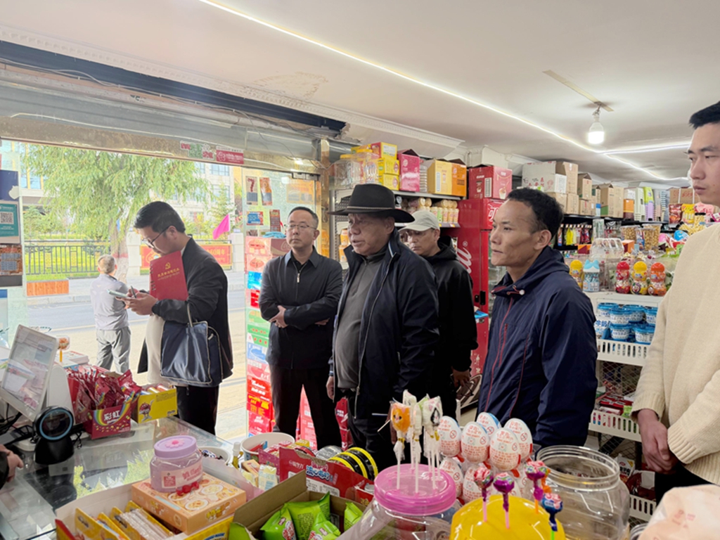 山南市商务局工作组在措美县督导商贸流通及经贸活动工作.jpg
